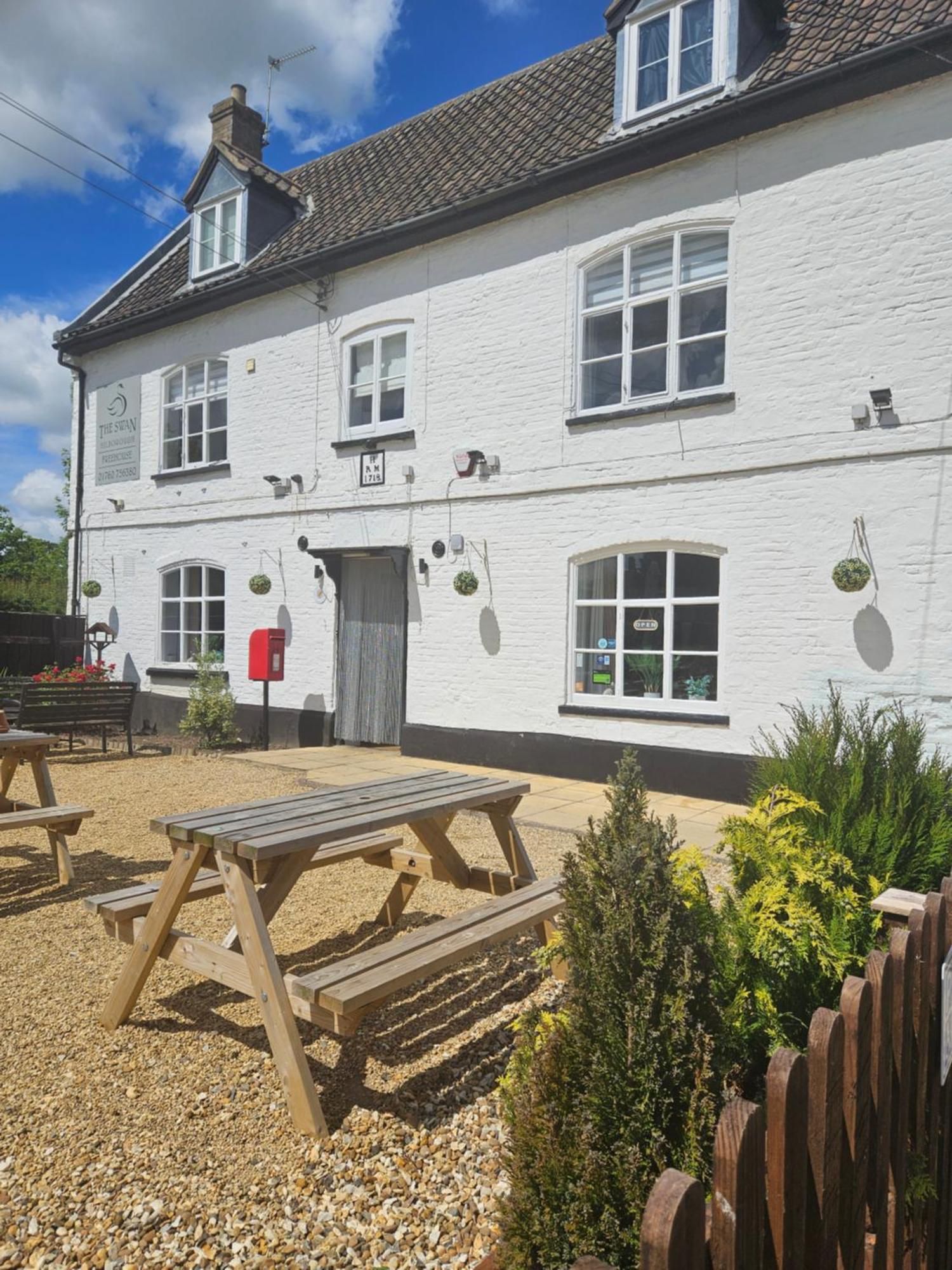 The Swan Inn Hilborough 외부 사진